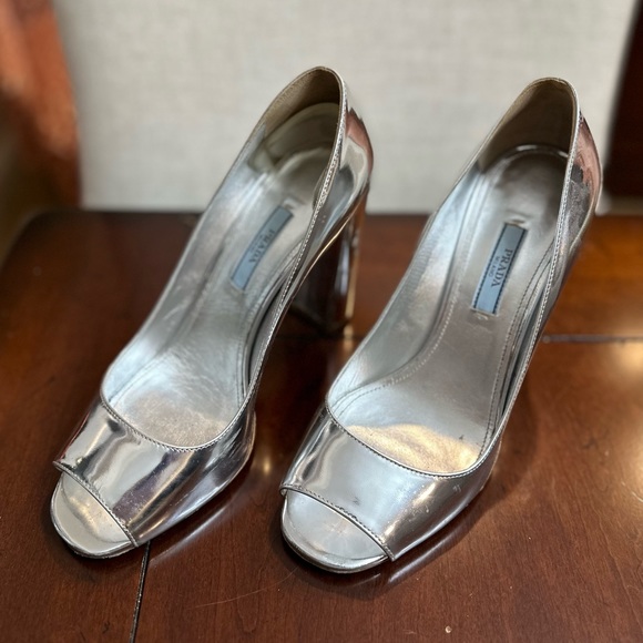 Prada Peep Toe Block Heel Silver Metallic Leather Pump Size 37.5 - Picture 2 of 6